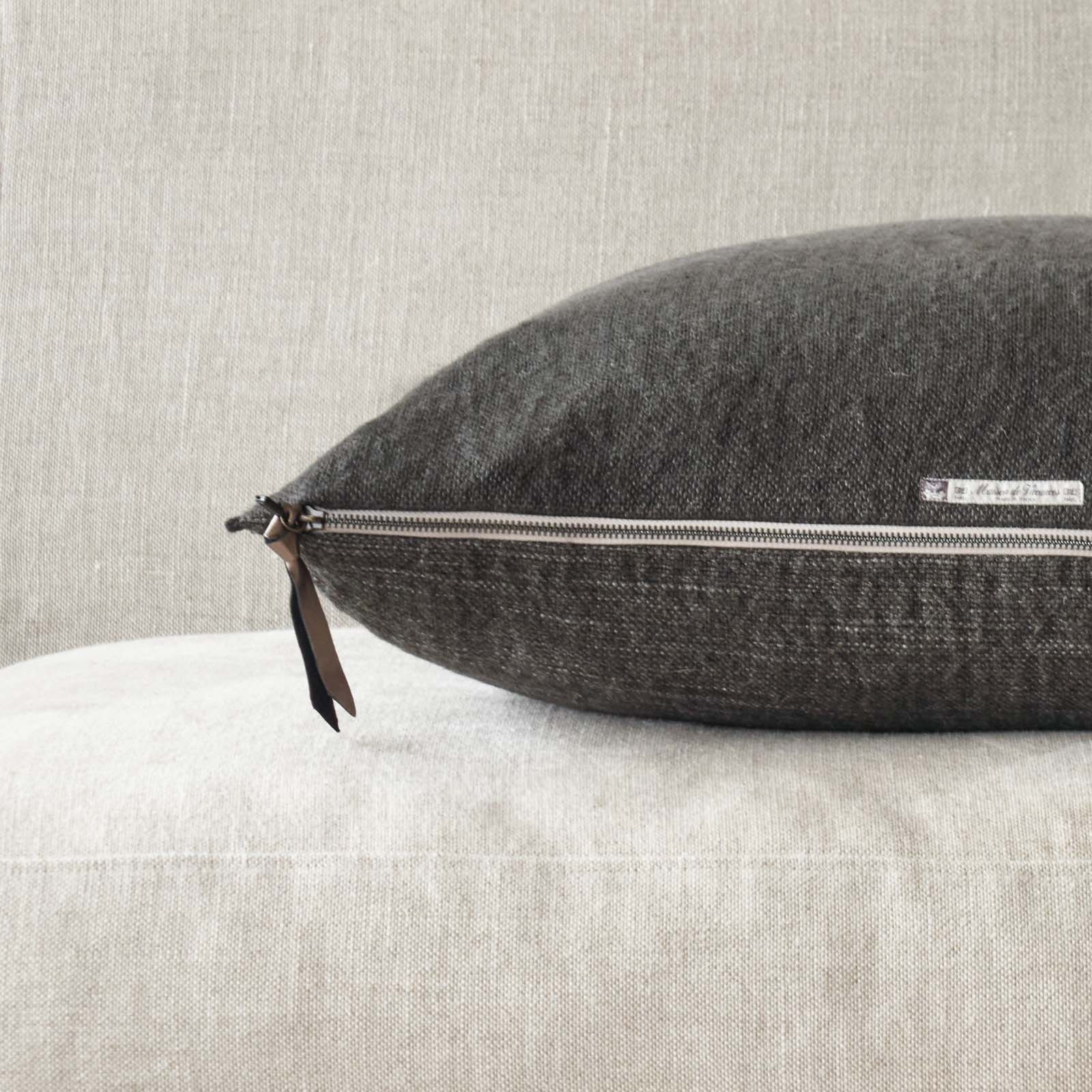 Nomade Cushion | Canvas - Charbon - Image 2