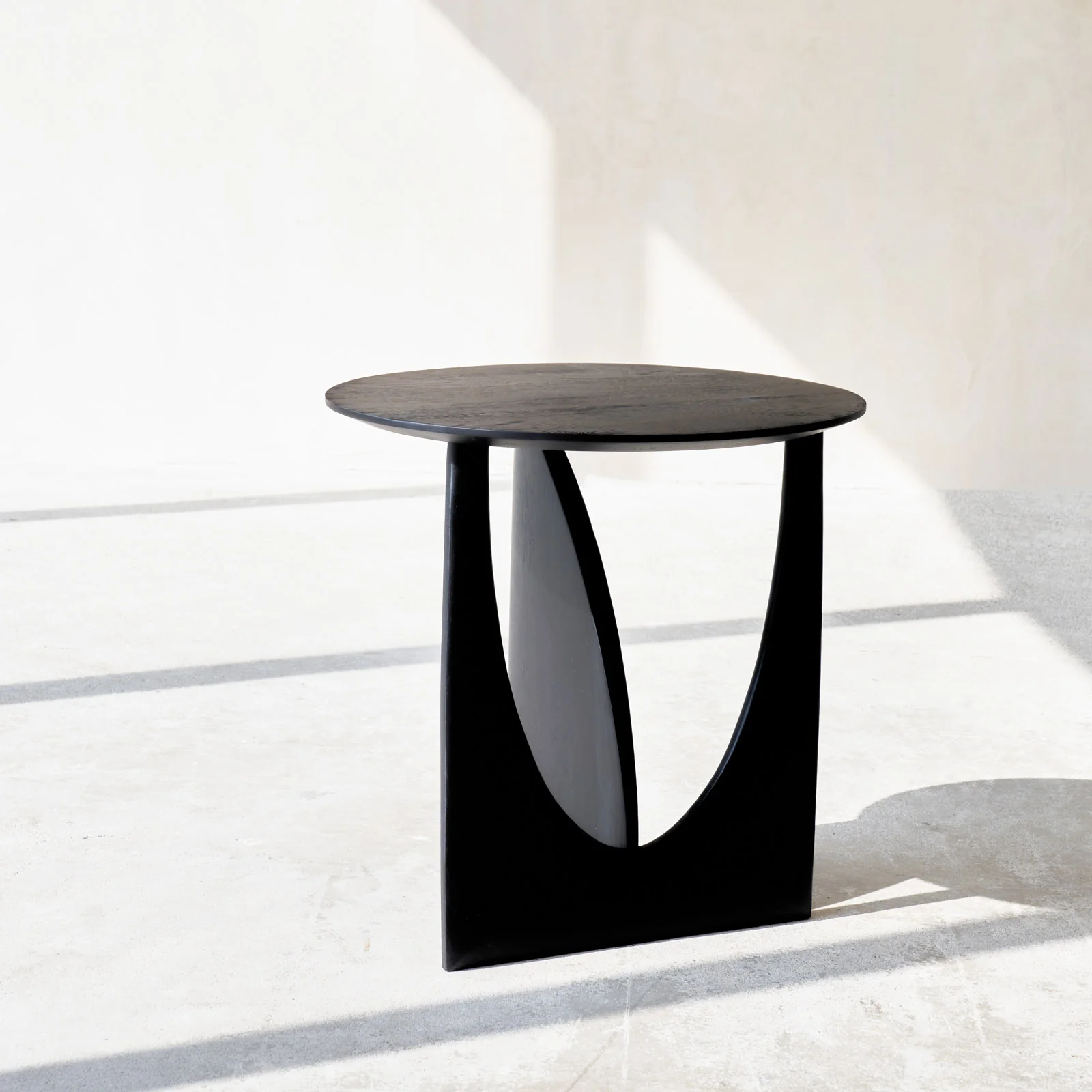 Geometric Side Table | Oak - Black - Image 3