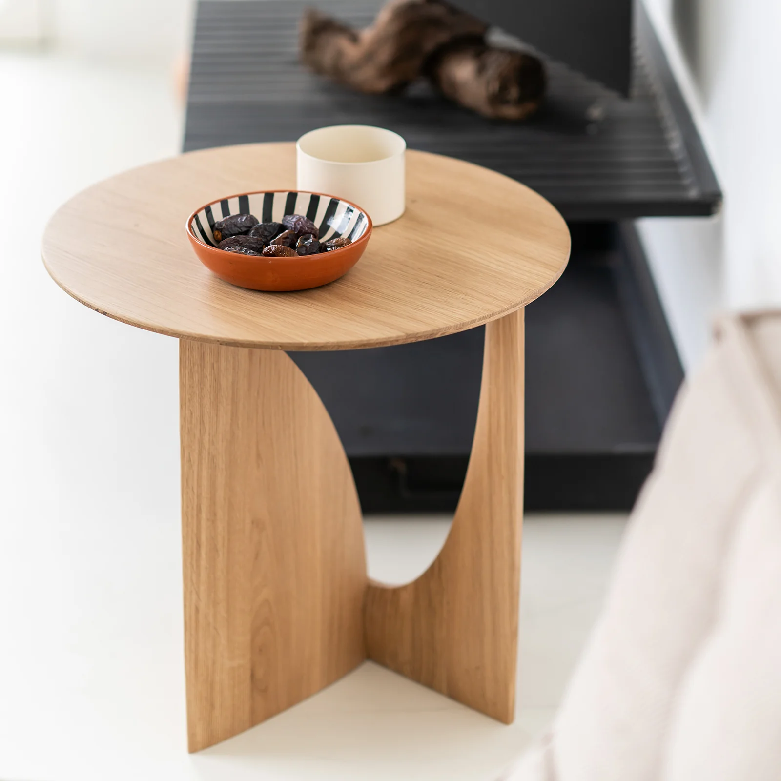 Geometric Side Table | Oak - Natural - Image 5