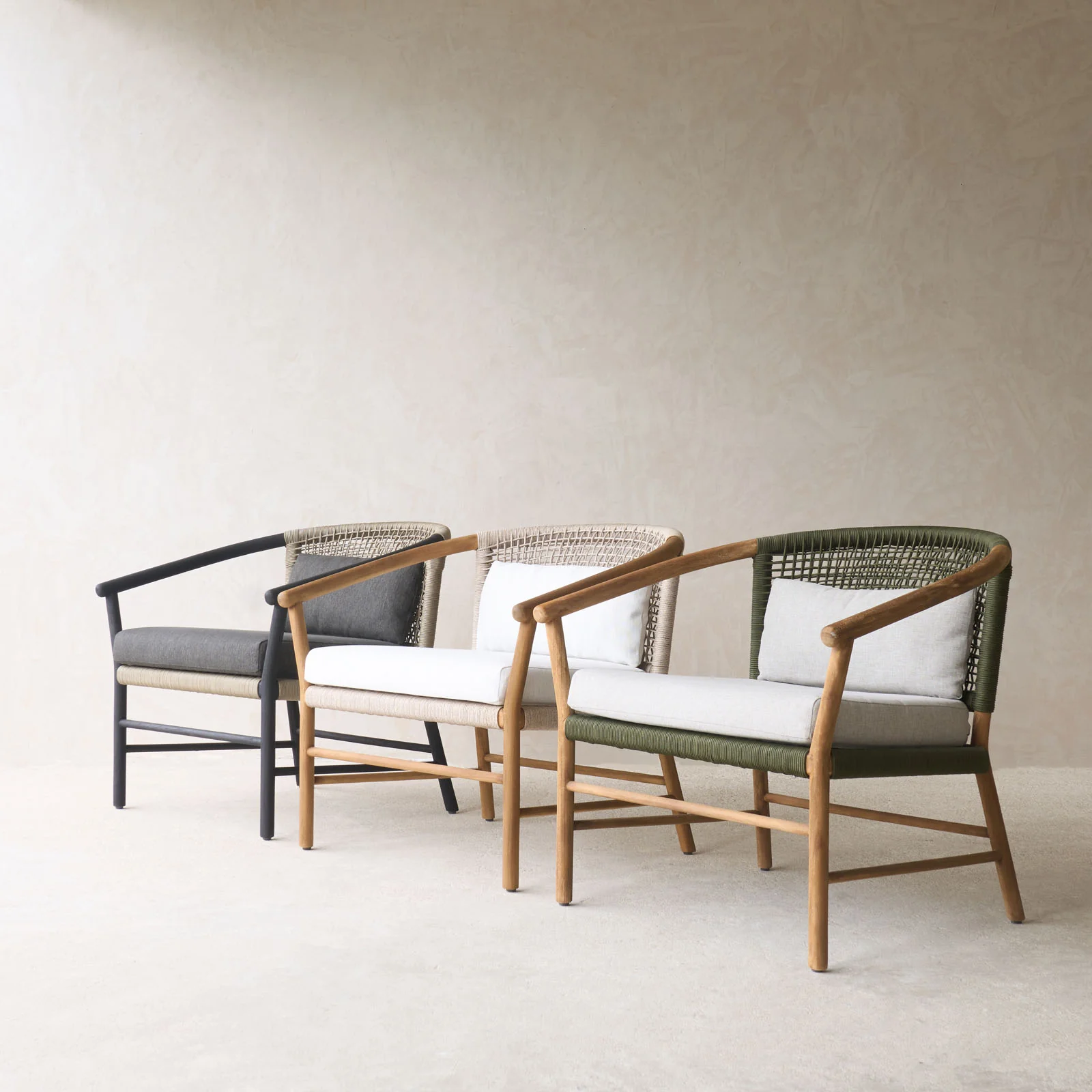 Icon Outdoor Lounge Chair | Charcoal - Image 10