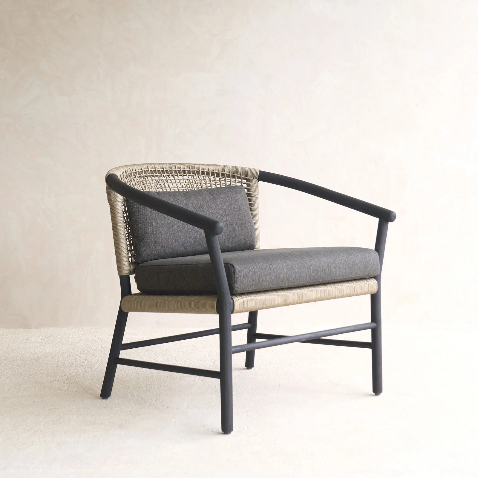Icon Outdoor Lounge Chair | Charcoal - Image 4