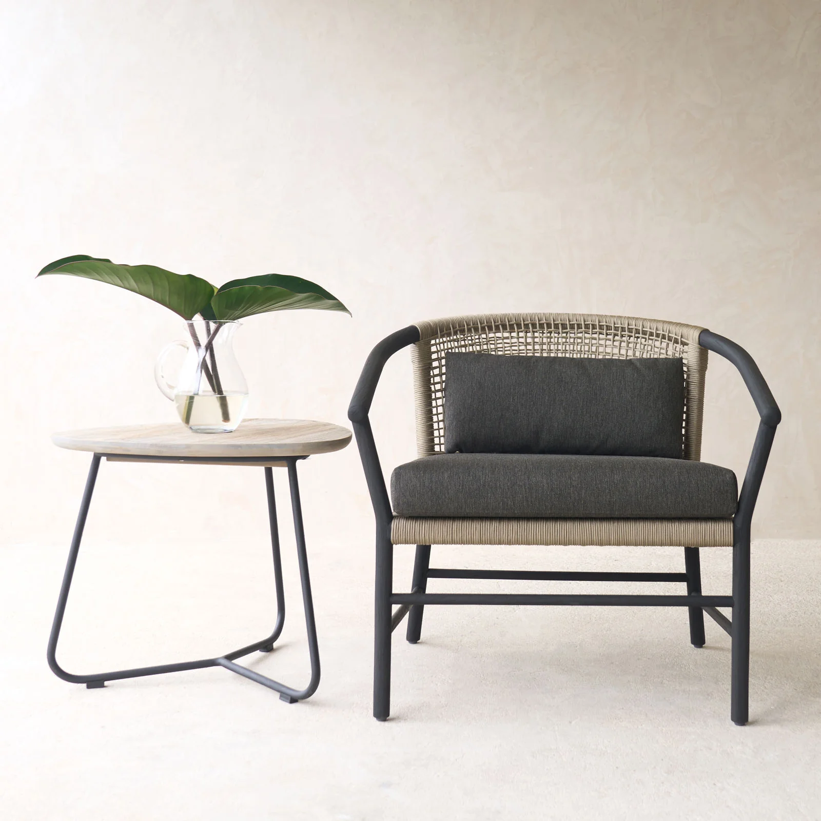 Icon Outdoor Lounge Chair | Charcoal - Image 8