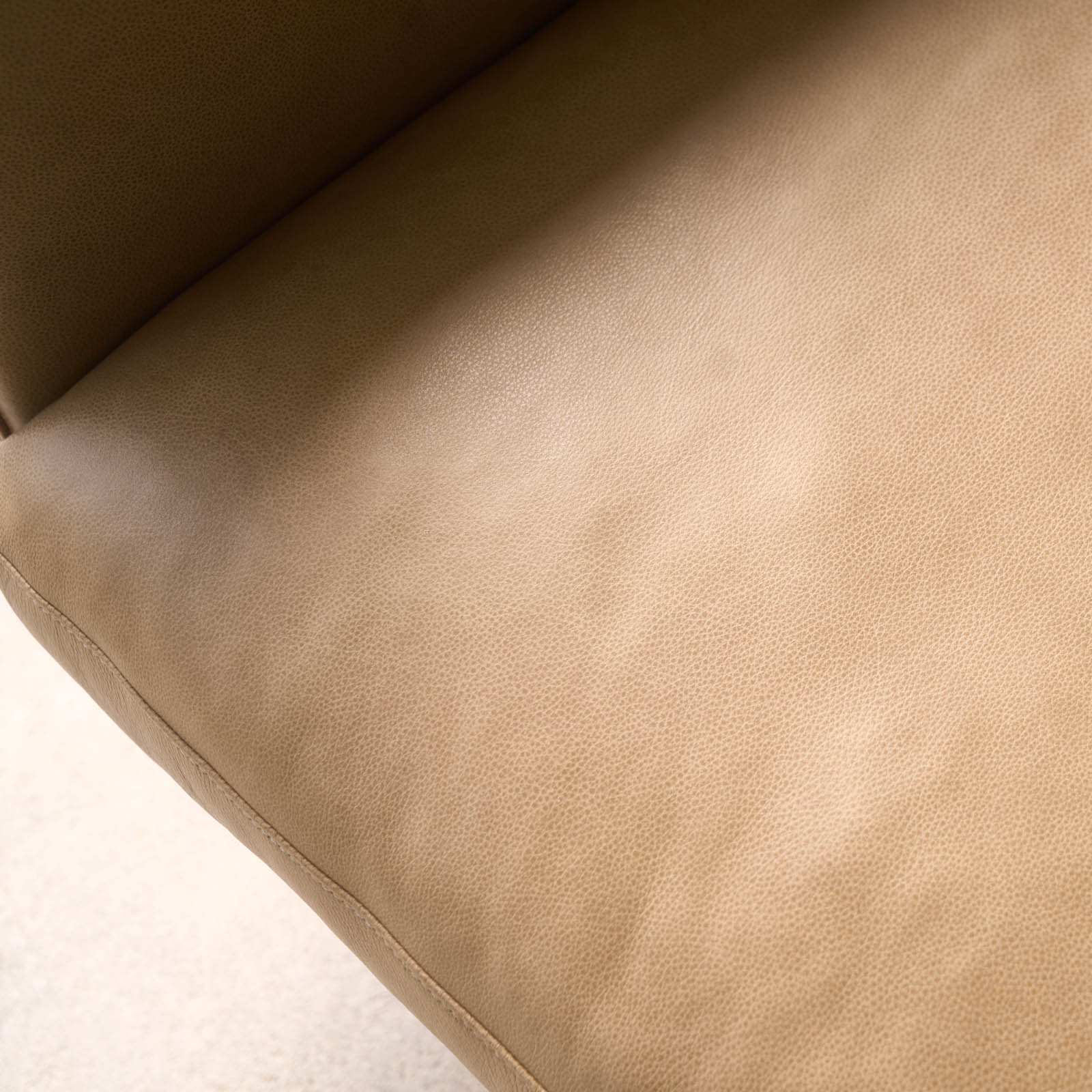 Pensive 2.5 & 3.5 Seater Leather Sofa | Arena - Image 2