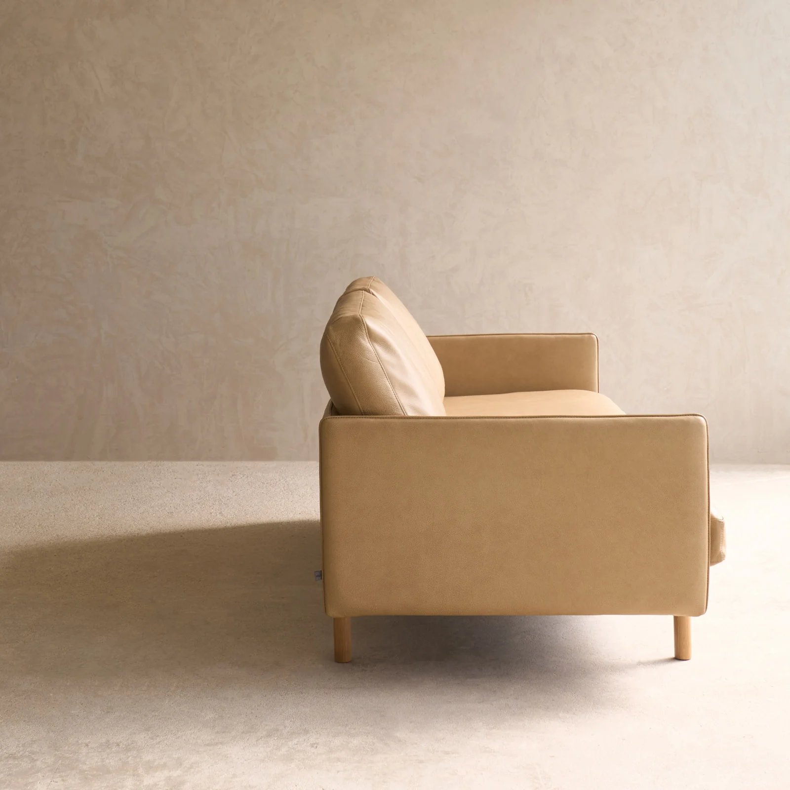 Pensive 2.5 & 3.5 Seater Leather Sofa | Arena - Image 7