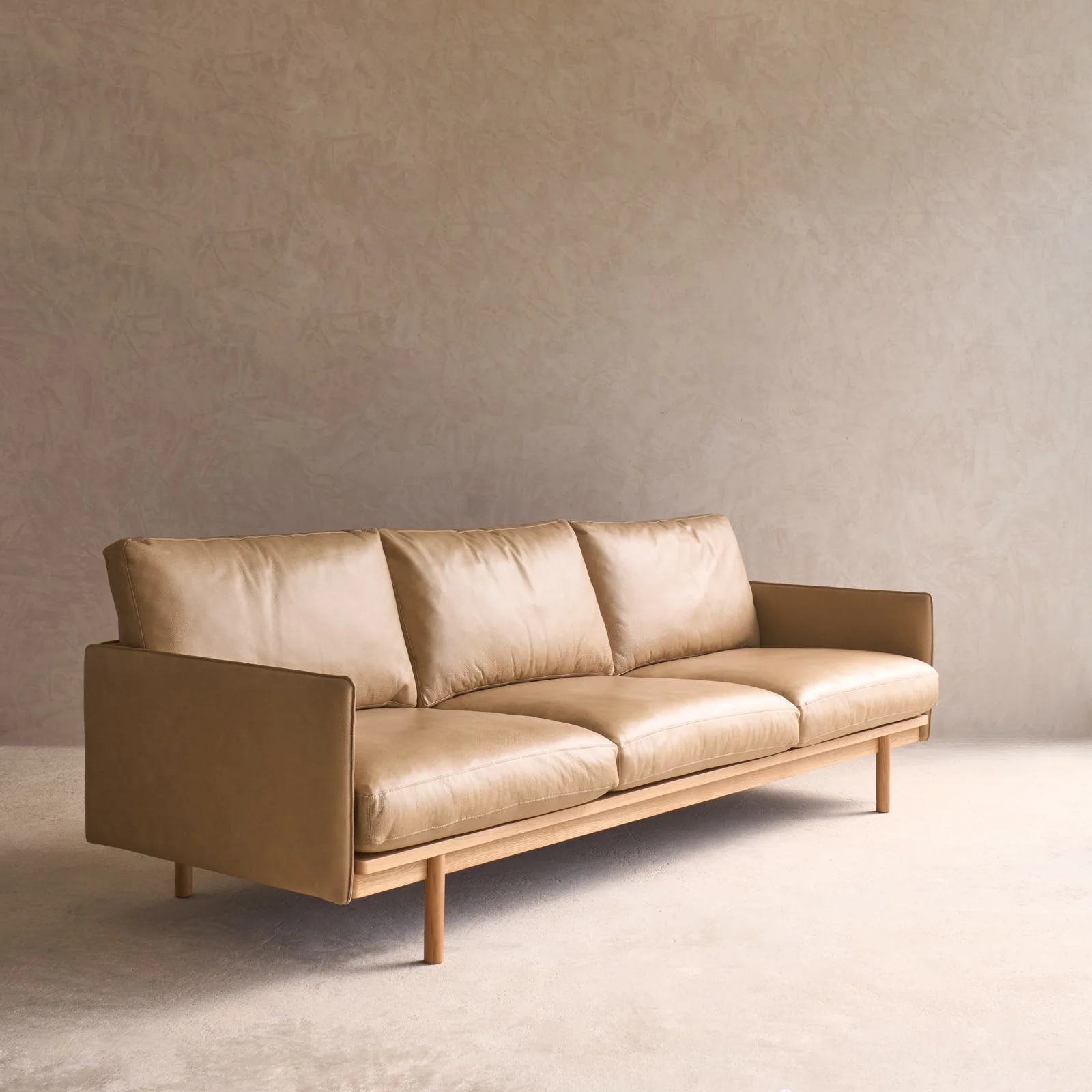 Pensive 2.5 & 3.5 Seater Leather Sofa | Arena - Image 9