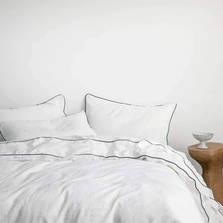 Piped Linen Duvet Set | White & Navy - Image 4