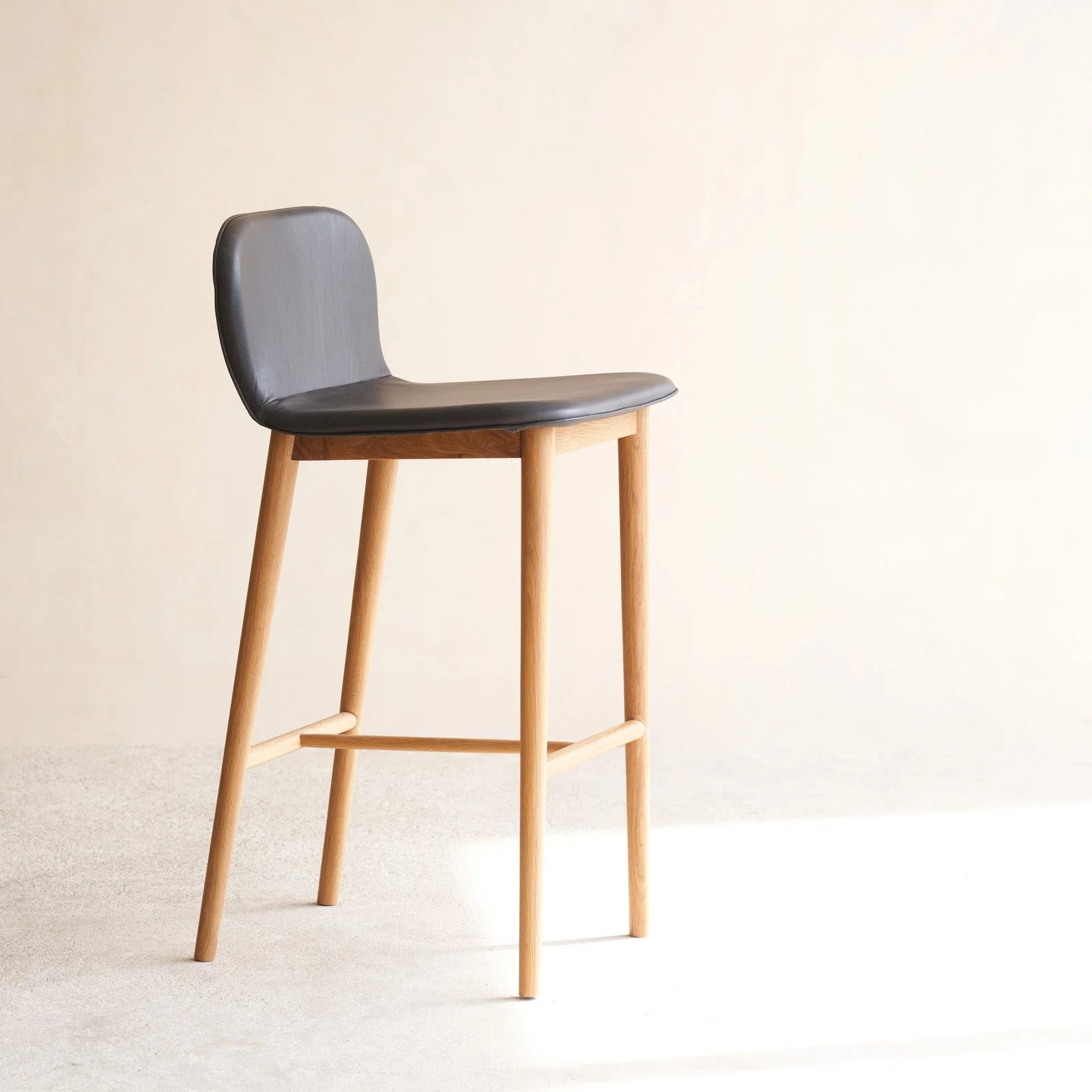 Puddle Leather Bar Stool | Oak Frame - Coal - Image 3