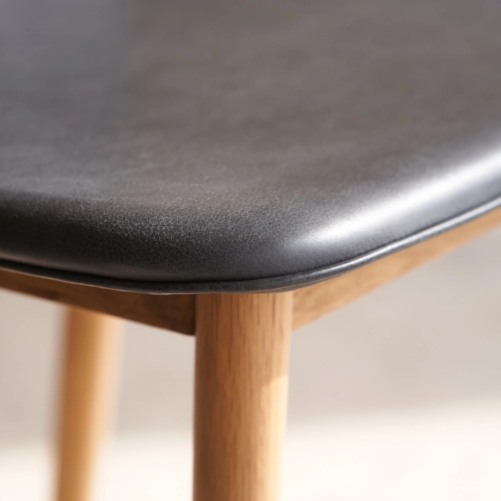 Puddle Leather Bar Stool | Oak Frame - Coal - Image 4