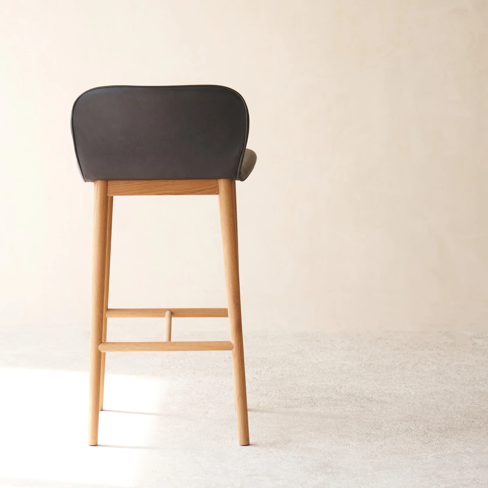 Puddle Leather Bar Stool | Oak Frame - Coal - Image 5