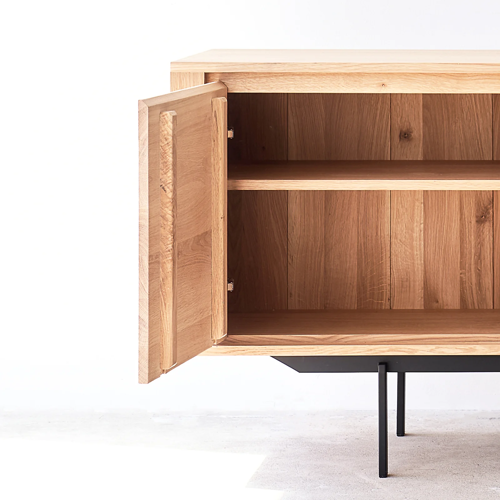 Shadow Sideboard | Oak (134cm) - Image 2