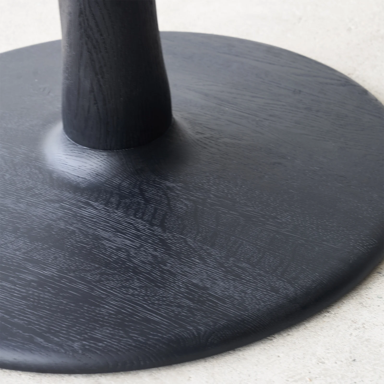 Torsion Round Dining Table | Oak - Black - Image 4