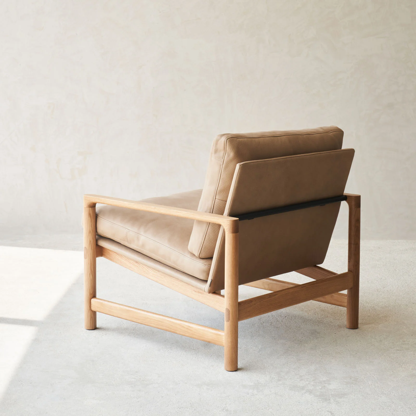 Troubadour Leather Armchair | Oak Frame - Desert - Image 4