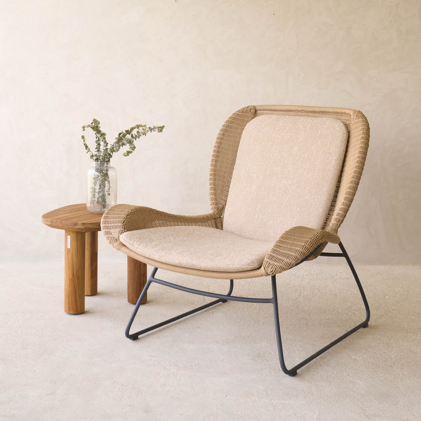 Vista Outdoor Lounge Chair | Ginger/Graphite Frame with Sesame Cushions - Image 4