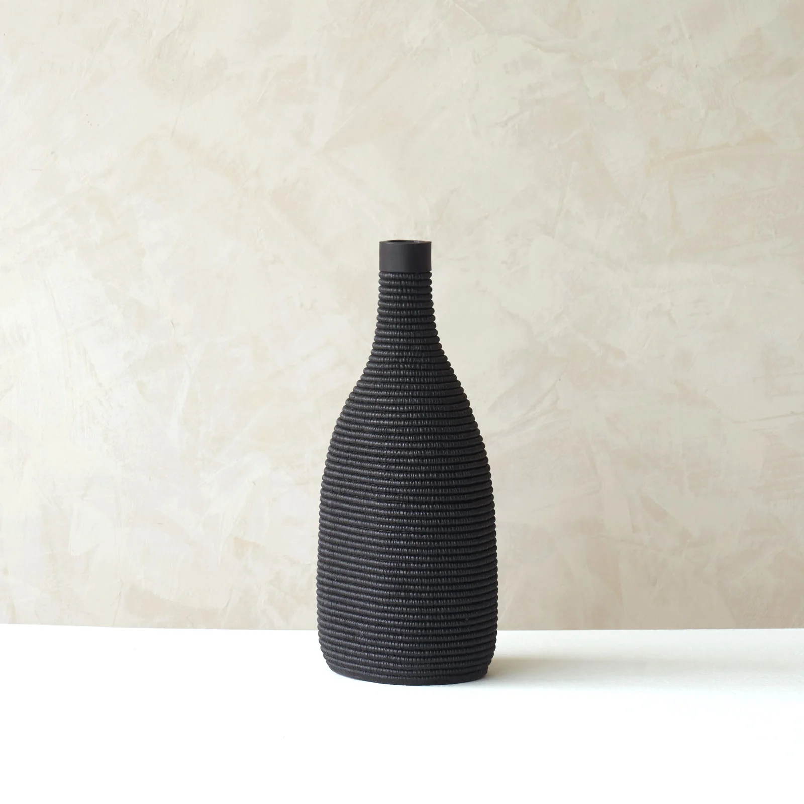 Youna Vase | Black - Image 4